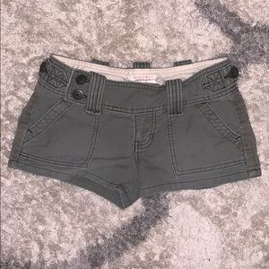 Abercrombie vintage green khaki shorts 00.